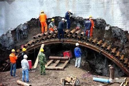 商城隧道钢花管支护案例